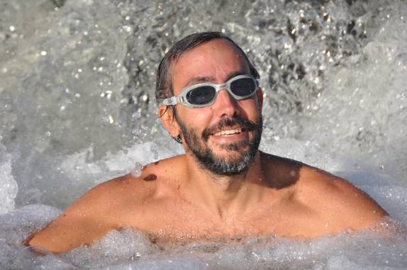 Bem feliz, corredeiras do Rio Preto, no P.N Chapada dos Veadeiros, região de São Jorge - GO